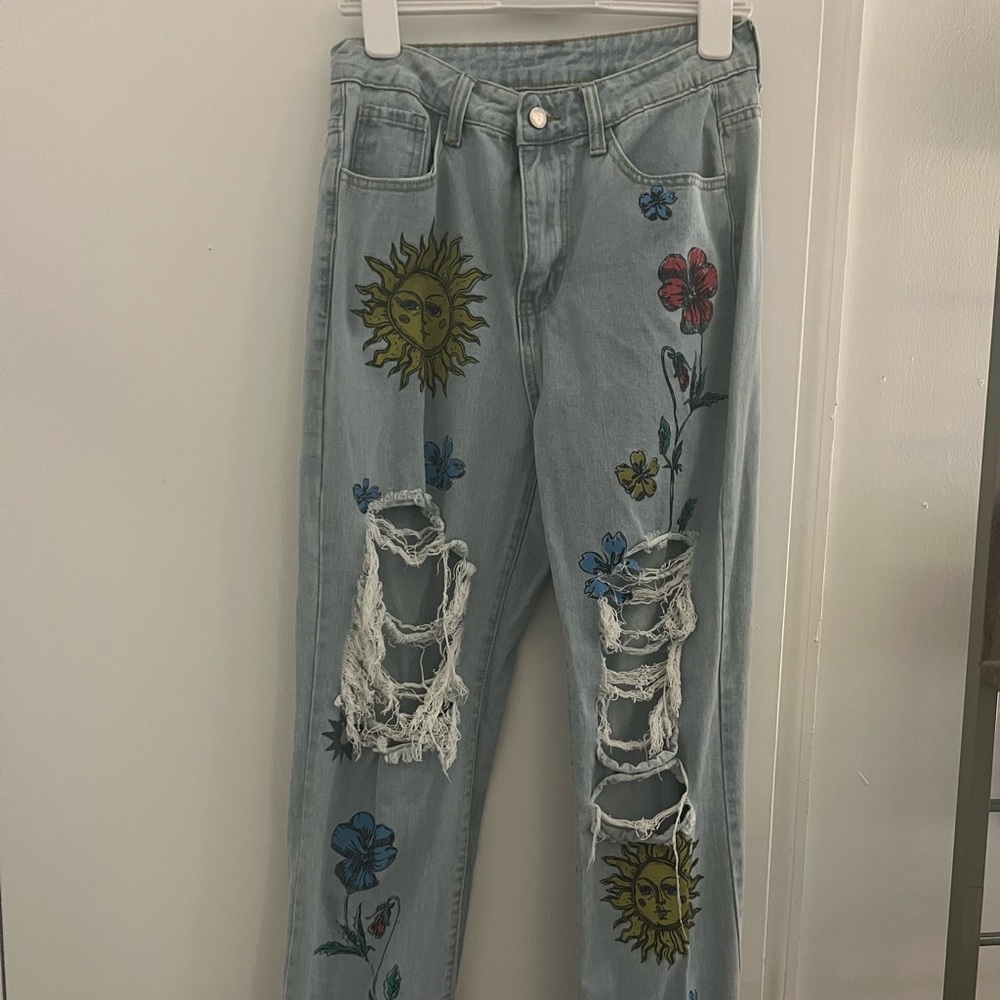 Painted/printed ripped jeans